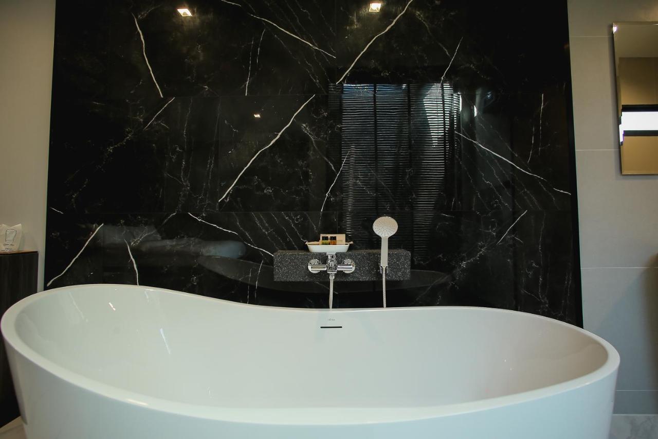 Grand Park Resort Бангкок Экстерьер фото